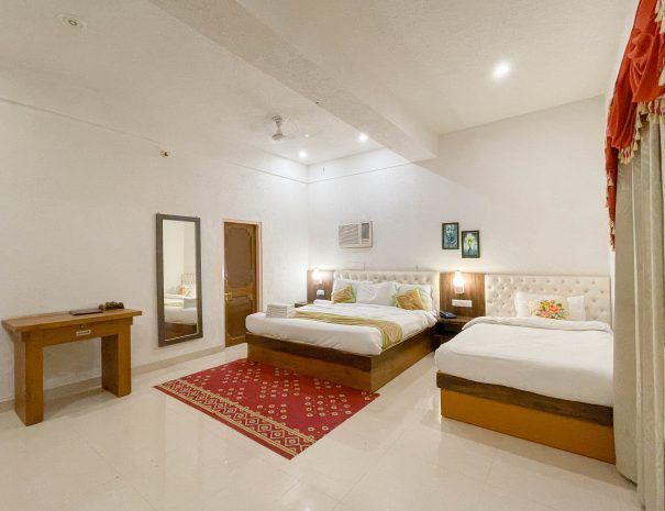 Van Chhavi Resort & Hotel